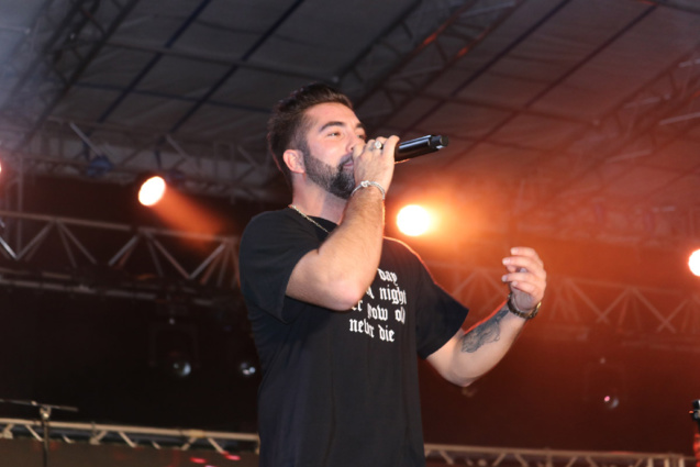 Kendji Girac en concert à Miel Vert: les photos