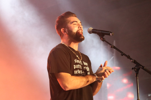 Kendji Girac en concert à Miel Vert: les photos