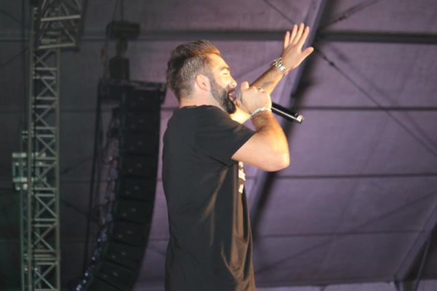 Kendji Girac en concert à Miel Vert: les photos