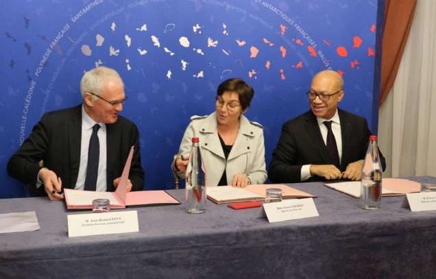 Jean-Bernard Lévy, président directeur général du Groupe EDF, Annick Girardin, Ministre des Outre-mer, et Florus Nestar, directeur général de LADOM Jean-Bernard Lévy, président directeur général du Groupe EDF, Annick Girardin, Ministre des Outre-mer, et Florus Nestar, directeur général de LADOM