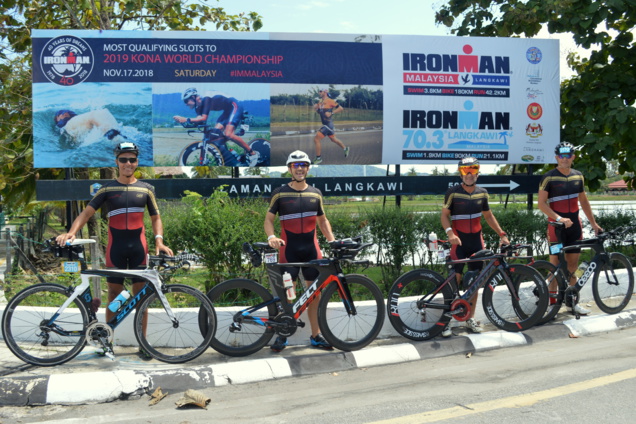 Dominique, Nicolas, Vincent et Christophe, la Team prend la pause... et la pose! Dominique, Nicolas, Vincent et Christophe, la Team prend la pause... et la pose!