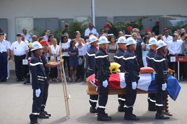 Hommage au sapeur pompier l'adjudant Jessy Eve
