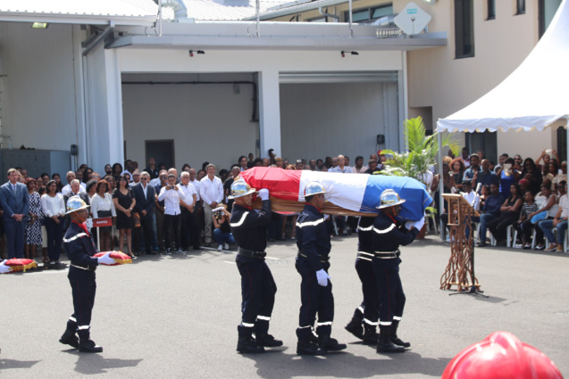 Hommage au sapeur pompier l'adjudant Jessy Eve