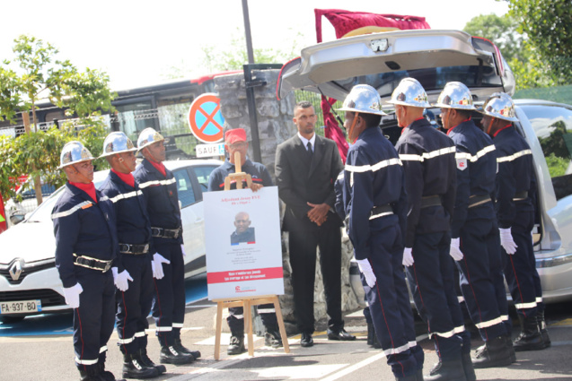 Hommage au sapeur pompier l'adjudant Jessy Eve