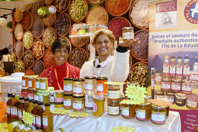 Pour Passion Epices à Paris, c'est Sylvie Sinimalé (à droite)