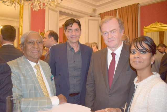 Jean-Paul Virapoullé, maire de Saint-André, Bachil Vally, maire de l'Entre-Deux, Amaury de Saint-Quentin, et Marie-Christine Ponamalé