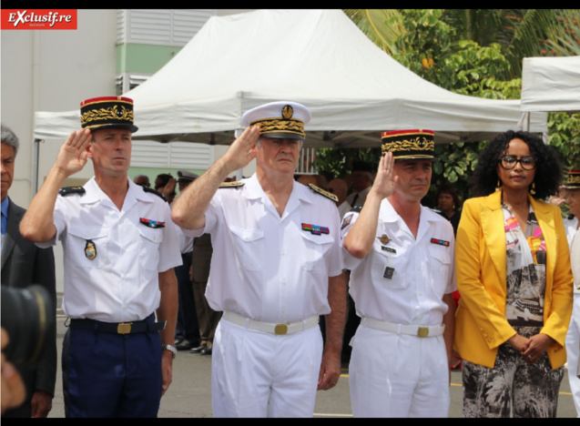 Général Xavier Ducept, commandant de la Gendarmerie à La Réunion, le Préfet Amaury de Saint-Quentin, le général Eric Vidaud, commandant des FAZSOI, et Faouzia Vitry, conseillère régionale