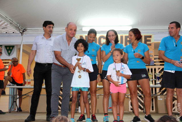 Les félicitations de l’adjoint au maire délégué aux sports, Patrick Bègue, aux champions de la course des jeunes