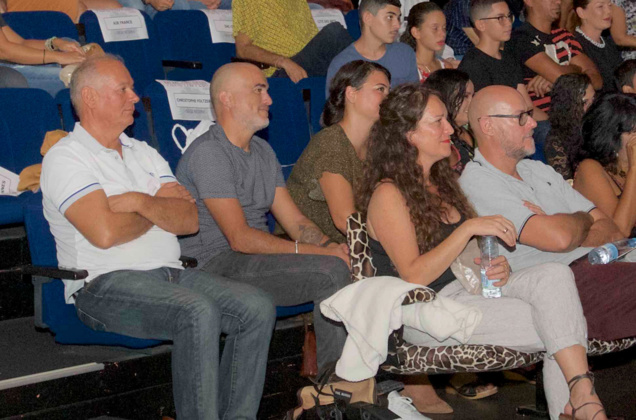 Philippe Stéphant, au deuxième rang, polo blanc, bras croisés... Philippe Stéphant, au deuxième rang, polo blanc, bras croisés...