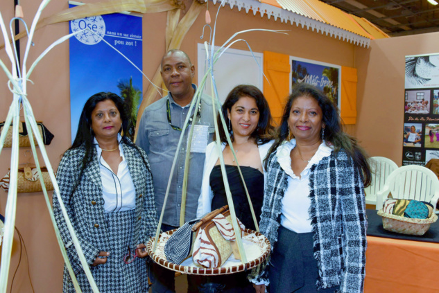 Des créations originales en vannerie et tissus exécutées par du personnel en insertion, présentées par Sonia (Ose) et son équipe de Méti-tresse Des créations originales en vannerie et tissus exécutées par du personnel en insertion, présentées par Sonia (Ose) et son équipe de Méti-tresse