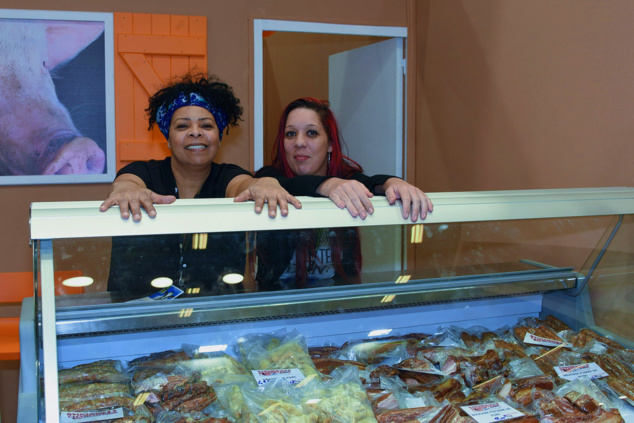 Attention, les bouchères et charcutières de La Réunion sont gentiment voraces! Attention, les bouchères et charcutières de La Réunion sont gentiment voraces!