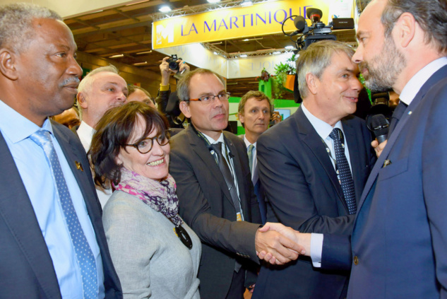 Visite du Premier Ministre Edouard Philippe, à l'ODEADOM. Ici avec à gauche son président, Louis Daniel Bertome, salue Serge Hoareau (Conseil Départemental de La Réunion