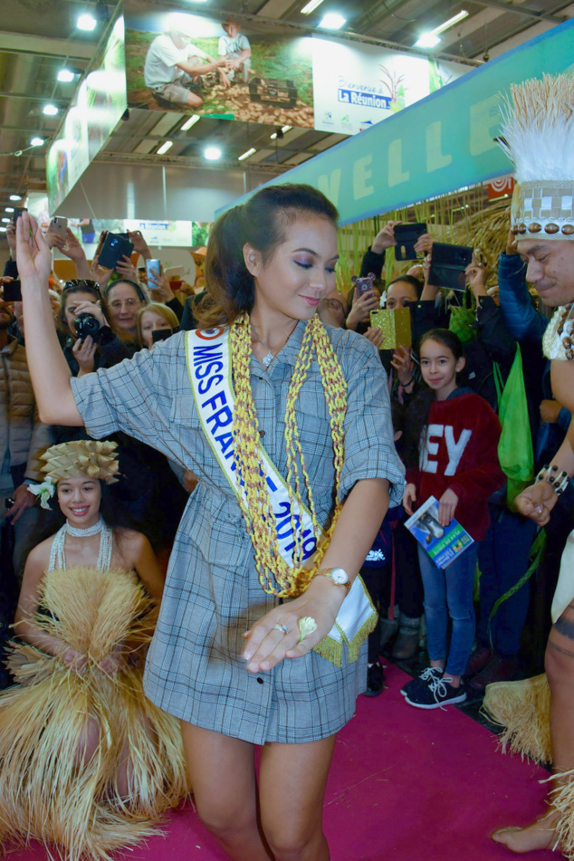 Vaimalama a esquissé quelques pas de danse... Vaimalama a esquissé quelques pas de danse...