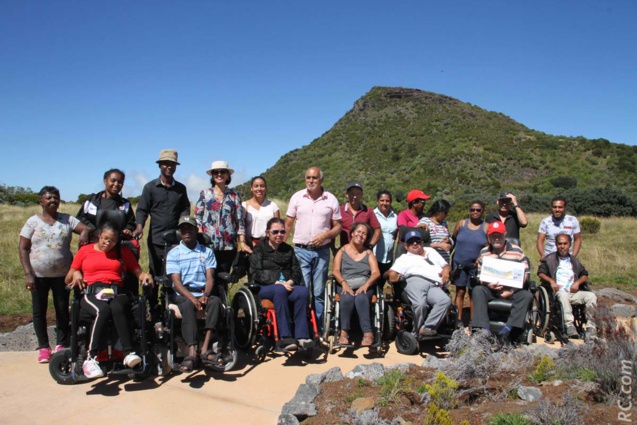 Photo-souvenir à l'issue de la visite des lieux Photo-souvenir à l'issue de la visite des lieux