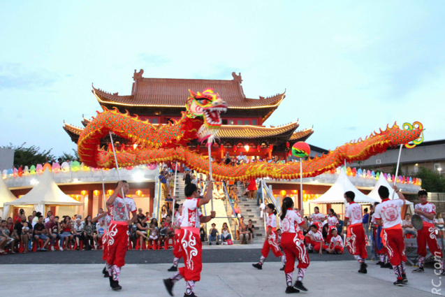 La danse du dragon, incontournable à la Fête des Lanternes 2019 au temple Guandi de Saint-Pierre