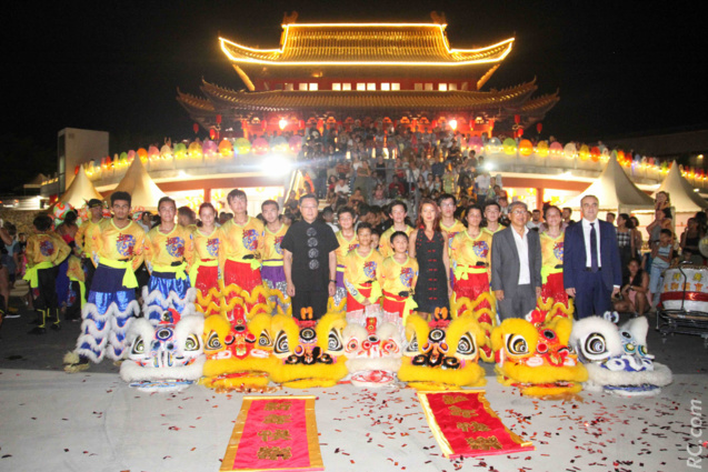 Les officiels et les acteurs de la danse du Lion