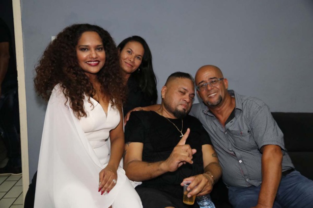 Photo-souvenir avec le producteur Moustafa Badi