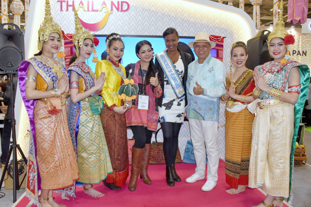 Anne Murielle Ravina, Miss Rodrigues Monde 2018, au stand de la Thaïlande...