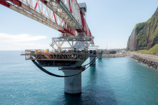 Nouvelle Route du Littoral: la dernière pile est en place Nouvelle Route du Littoral: la dernière pile est en place