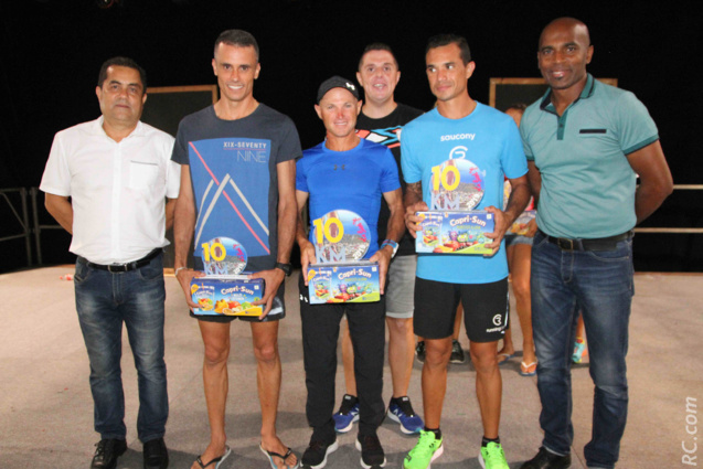 Le podium scratch où Géraldo Trulès est représenté par son dalon Jean-Louis Robert. Guillaume Chong Yeun Zing est 2ème et  Jean-Eddy Lauret est 3ème Le podium scratch où Géraldo Trulès est représenté par son dalon Jean-Louis Robert. Guillaume Chong Yeun Zing est 2ème et  Jean-Eddy Lauret est 3ème