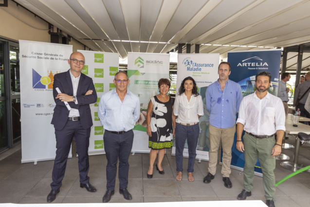 Les représentants des 6 entreprises signataires Les représentants des 6 entreprises signataires