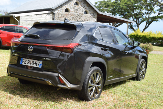 Lexus UX 250h, un nouveau crossover premium