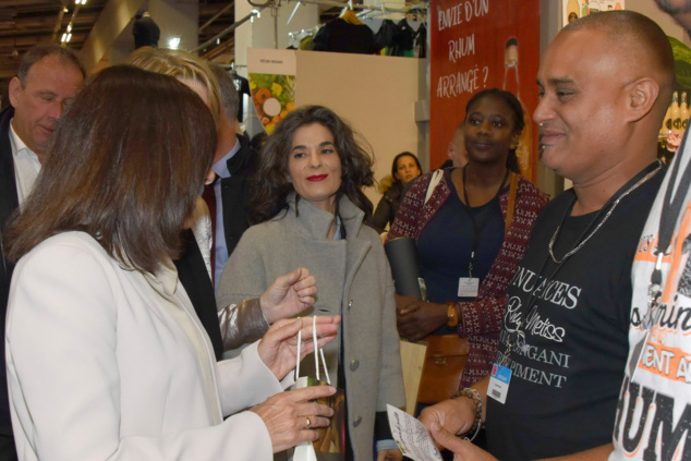 Inauguration par la maire de Paris, Anne Hidalgo et la directrice de la foire, Carine Prétère, directrice de la foire. Accueil à Réuni Rhums.