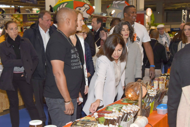 Foire de Paris: Anne Hidalgo visite l'outre-mer Foire de Paris: Anne Hidalgo visite l'outre-mer