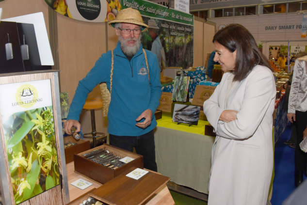 Foire de Paris: Anne Hidalgo visite l'outre-mer Foire de Paris: Anne Hidalgo visite l'outre-mer
