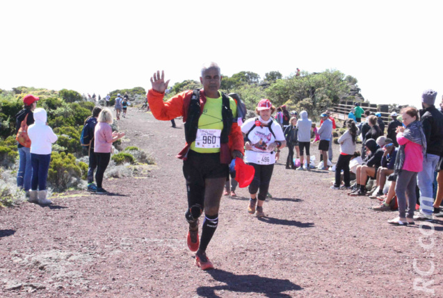 Jean-Pierre Vee, alias «saucisses d'or de La Réunion», courait son premier trail. Il y a pris goût! Jean-Pierre Vee, alias «saucisses d'or de La Réunion», courait son premier trail. Il y a pris goût!