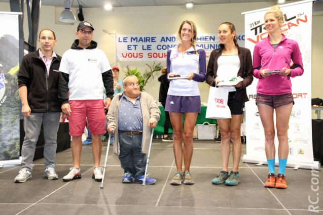 Jimmy n'avait d'yeeux que pour ces Dames... Jimmy n'avait d'yeeux que pour ces Dames...