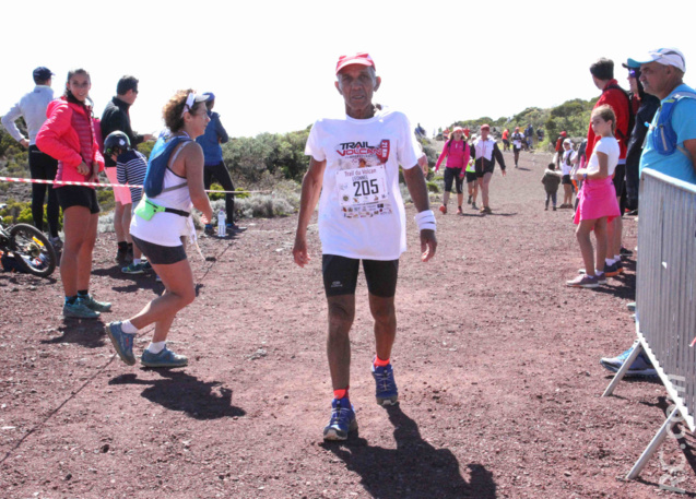 Léonel Delphine, doyen de la course du haut de ses 76 ans Léonel Delphine, doyen de la course du haut de ses 76 ans