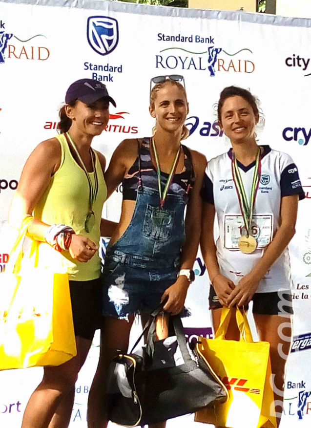 Les trois premières seniors des 70 km: Sarah Camoin, Léa Cavelier et Nicole Fourie