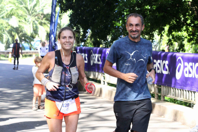 Pascal Hoarau tout heureux d'accompagner Isabelle dans ses dernières foulées