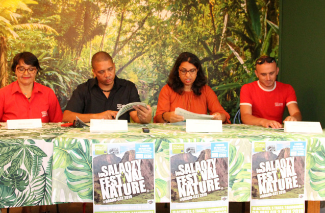 Martine Hoarau, responsable Animation et Evènements de l’OTI Est, Jean-Louis Michel, directeur de l’OTI Est, Sophie Arzal, présidente de l’OTI Est, et Elysée Boyer, responsable de la Station de Trail de Salazie