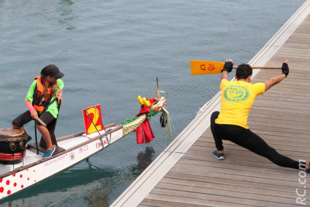 On s'échauffe avant de pagayer On s'échauffe avant de pagayer