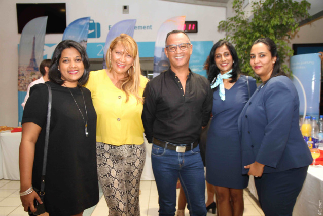 Nathalie Ajaguin, Brigitte Zilpa de l'aéroport de Pierrefonds, Ary Camatchy de Lakaz Voyages, Natacha Latchimy et Zaahedah Ghaled de Air Mauritius Nathalie Ajaguin, Brigitte Zilpa de l'aéroport de Pierrefonds, Ary Camatchy de Lakaz Voyages, Natacha Latchimy et Zaahedah Ghaled de Air Mauritius