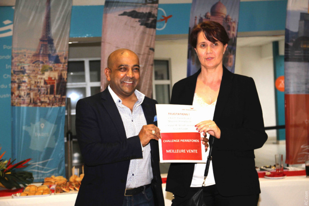 Prix de la meilleure progression des ventes remis par Somas Appavou à Welcome Vacances Prix de la meilleure progression des ventes remis par Somas Appavou à Welcome Vacances