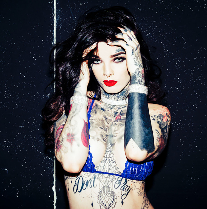 Mia pose depuis très jeune, elle adore les photos Mia pose depuis très jeune, elle adore les photos