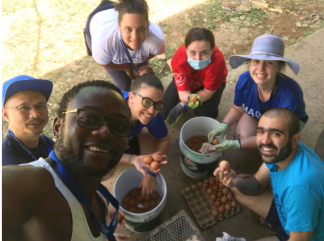 Avec des amis du Liban, de Slovaquie, de Malaisie de Zambie et du Zimbabwe