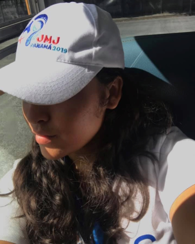 "Les JMJ, un moment de communion avec des jeunes du monde entier" dit-elle "Les JMJ, un moment de communion avec des jeunes du monde entier" dit-elle