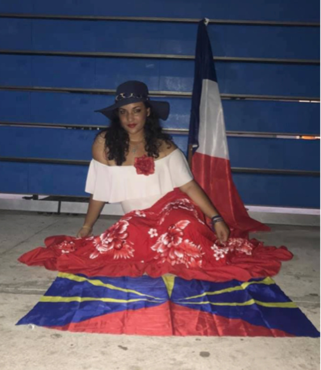 Avec le drapeau français et réunionnais!