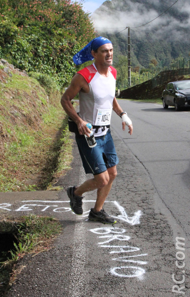 Henri Clapier courait dans son jardin Henri Clapier courait dans son jardin