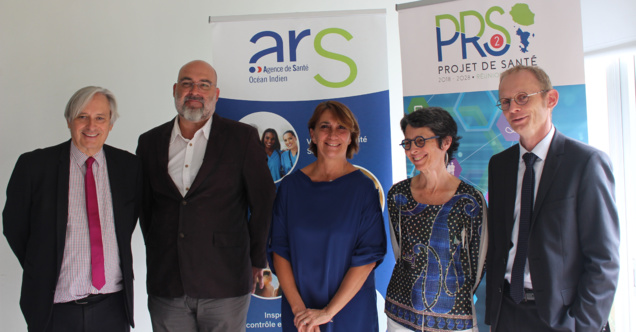 Dr François Chieze, directeur de la Direction de la Veille et de la Sécurité Sanitaire, Denis Lerat, directeur des Etudes et des Systèmes d'Information, Martine Ladoucette, directrice générale ARS OI, Dr Martine Servat, directrice de l'Animation Territoriale et des Parcours de Santé (DATPS), et Etienne Billot, directeur général adjoint Dr François Chieze, directeur de la Direction de la Veille et de la Sécurité Sanitaire, Denis Lerat, directeur des Etudes et des Systèmes d'Information, Martine Ladoucette, directrice générale ARS OI, Dr Martine Servat, directrice de l'Animation Territoriale et des Parcours de Santé (DATPS), et Etienne Billot, directeur général adjoint