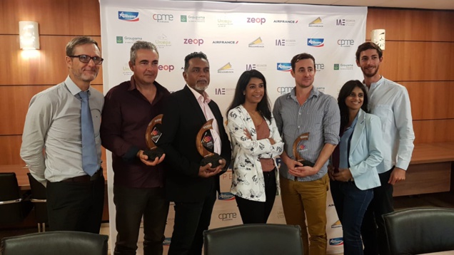 Les lauréats avec Santhi Véloupoulé (au centre), déléguée générale de la CPME Réunion Les lauréats avec Santhi Véloupoulé (au centre), déléguée générale de la CPME Réunion