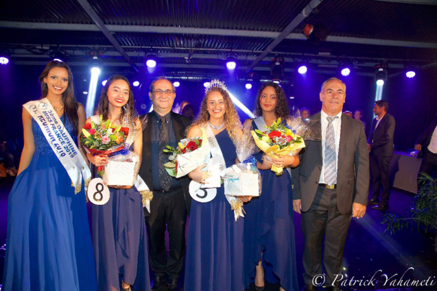 Morgane Soucramanien, Miss Réunion 2018, 3ème dauphine Miss France 2019, Shanaël Maillot, 2ème dauphine, Stéphane Fouassin, maire de Salazie, Sythiana Nourry, Miss Salazie 2019, Eléna Manoro, 1ère dauphine, et Dominique Boyer, président du Comité Fêtes et Traditions