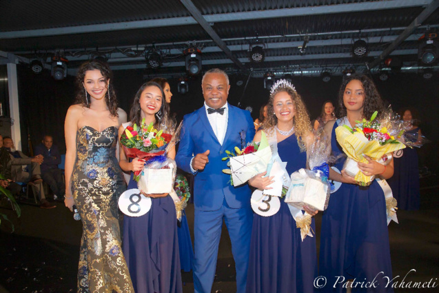 Avec les présentateurs de la soirée Avec les présentateurs de la soirée