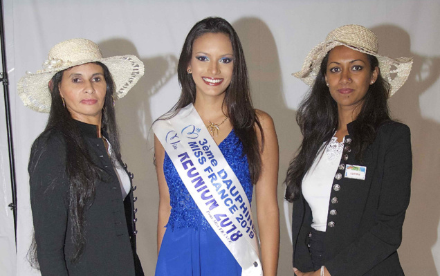Avec les charmantes hôtesses de la Fête du Chouchou Avec les charmantes hôtesses de la Fête du Chouchou
