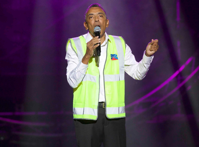 Il lui était impossible d'échapper au phénomène... Il lui était impossible d'échapper au phénomène...