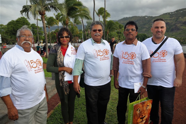 Balade en vélo pour fêter l'anniversaire de la naissance de Mahatma Gandhi Balade en vélo pour fêter l'anniversaire de la naissance de Mahatma Gandhi